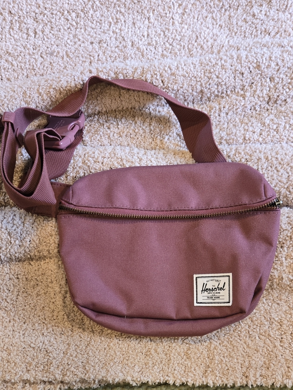 Herschel Supply Company Heritage Small Crossbody Bag in Dusty Rose